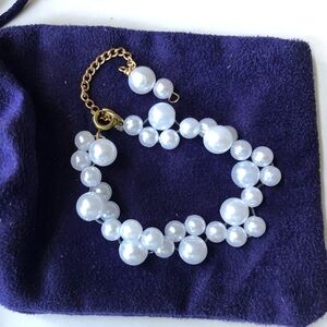 Pearl Beaded Woman’s Bracelet (Fake Perals)